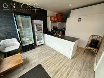 Oriental Takeaway with Accommodation in Farnborough
