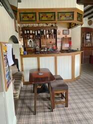 POWYS – WELL-APPOINTED FOOD LED PUBLIC HOUSE WITH EXCELLENT TRADE GARDENS IN BUSTLING MARKET TOWN