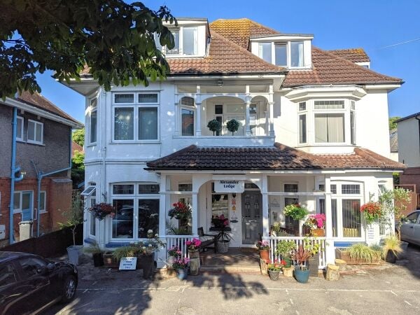 Character Home & Income B&B Ideally Located Between Shops & Seafront
