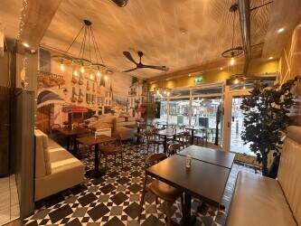 Highly Rated Cafe  Restaurant Prime Central Worthing Location