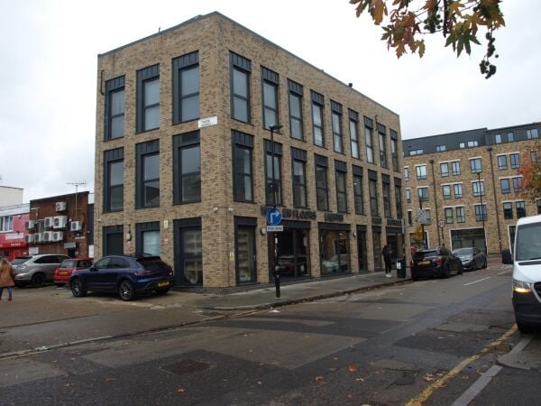 London Properties are pleased to offer to the market this beautiful Office boasts high ceilings and expansive windows in North London London Properties are pleased to offer to the market this beautiful Office boasts high ceilings and expansive windows in North London