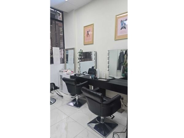 15+ Year London Beauty & Nail Bar – Turnkey Opportunity