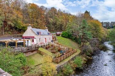 Outstanding Riverside Pub and Self Catering Cottage in the Heart of Malt Whisky Country (ref 1777)