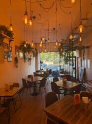 Italian Pizza Restaurant in Great Location For Sale Italian Pizza Restaurant in Great Location For Sale