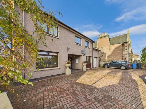 Castle views, city centre convenience, modern Highland hospitality awaits. Castle views, city centre convenience, modern Highland hospitality awaits.