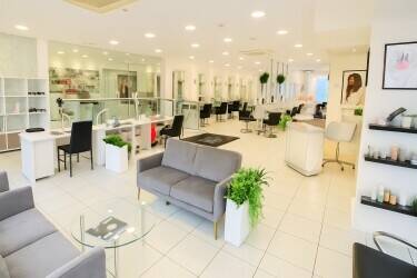 Beauty Salon in Prime Location