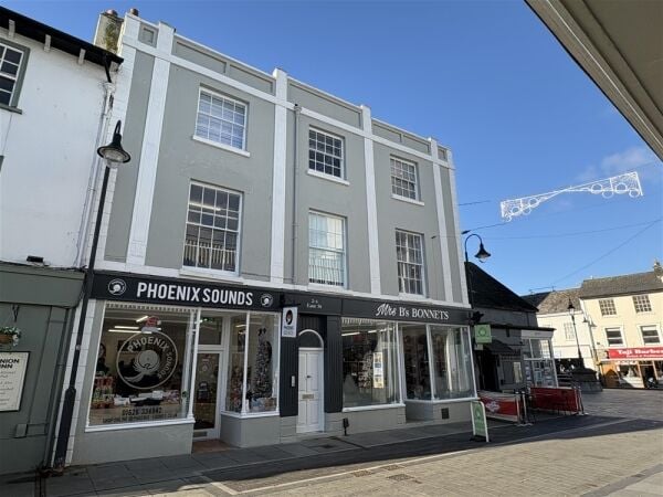 Convenient Town Centre Offices To Let For Sale in Newton Abbot Convenient Town Centre Offices To Let For Sale in Newton Abbot