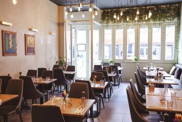 Restaurant For Sale in Fulham with walking distance from Stamford Bridge.