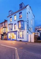 DEVON – INDEPEDENT TOWN CENTRE HOSTEL IN PICTURESQUE SEASIDE RESORT