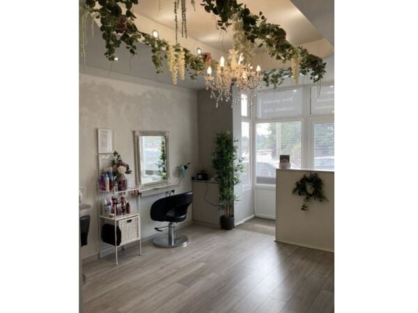 Attractive Leasehold Beauty Salon in High-Demand Area
