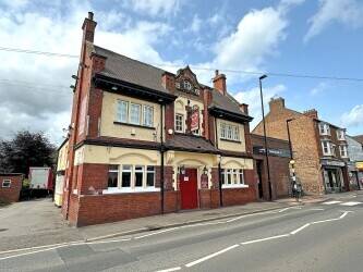SOUTH YORKSHIRE - 4 BEDROOM TOWN CENTRE WET LED PUBLIC HOUSE