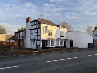 HEREFORDSHIRE -  BLACK & WHITE VILLAGE FREEHOUSE