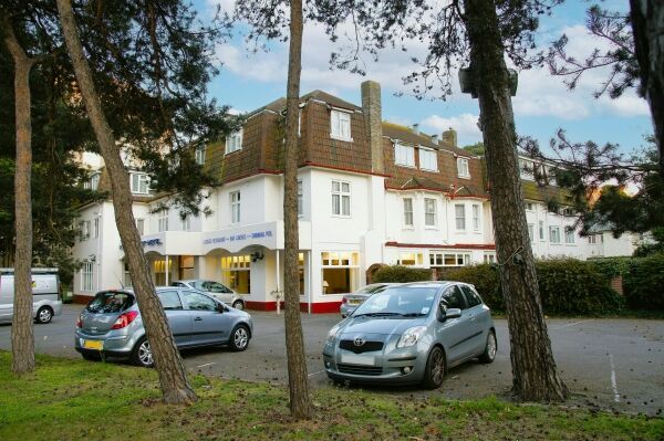 33 Bedroom Town Centre Hotel with Outside Swimming Pool