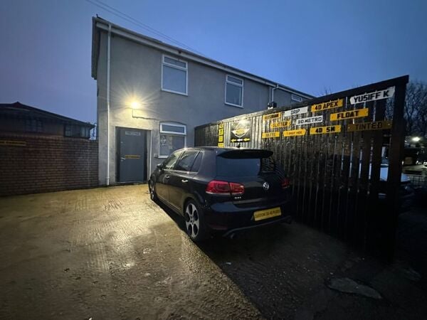 Modern Car Accessories Shop with Loyal Online Audience