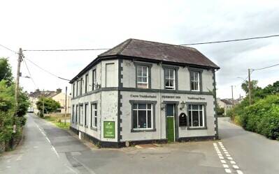 GWYNEDD - VILLAGE PUBLIC HOUSE ON EDGE OF SNOWDONIA NATIONAL PARK GWYNEDD - VILLAGE PUBLIC HOUSE ON EDGE OF SNOWDONIA NATIONAL PARK