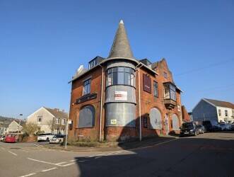 SWANSEA - DESIRABLE SUBURB PUB WITH FUNCTION ROOM