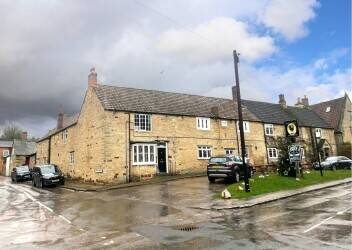 NORTHAMPTONSHIRE - TRADITIONAL VILLAGE PUB WITH MODERN BEER GARDEN