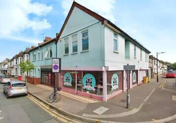 VACANT CAFE/RESTAURANT - QUEENS ROAD, SOUTHEND ON SEA. NO PREMIUM.
