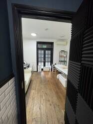 Modern Hair Salon for Sale in Richmond - Low Rent , Expansion Rooms Included