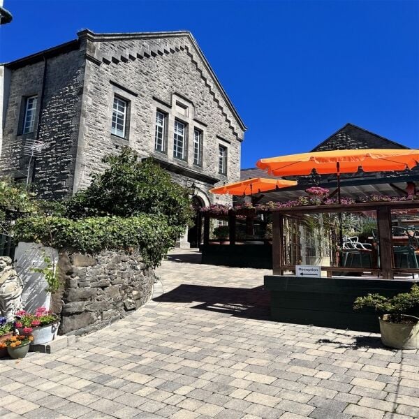 FOUR-STAR ACCREDITED 11-BEDROOM B&B AND RESTAURANT FOUR-STAR ACCREDITED 11-BEDROOM B&B AND RESTAURANT