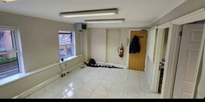 Barber shop with Tattoo & Piercing potential Cardiff Bay 