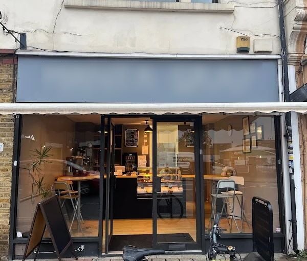 Traditional Coffee Shop & Bakery closed for Sale Traditional Coffee Shop & Bakery closed for Sale