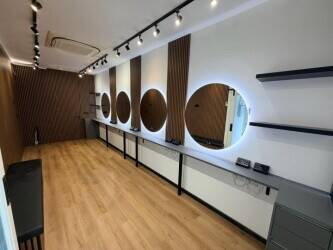 BARBER AND SALON IS TO LET IN PRIME LOCATION IN ACTON WITH HIGH POTENTIAL TO INCREASE SALES. BARBER AND SALON IS TO LET IN PRIME LOCATION IN ACTON WITH HIGH POTENTIAL TO INCREASE SALES.
