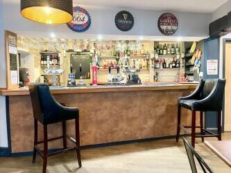 LINCOLNSHIRE - PUB AND RESTAURANT WITH 3 EN SUITE BEDROOMS AND LARGE CAR PARK