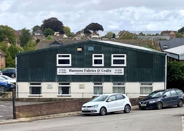 FABRIC, HABERDASHERY, & CRAFT RETAIL WAREHOUSE