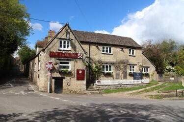 OXFORDSHIRE - ATTRACTIVE CHARACTER VILLAGE HIGH TRADING PUB/RESTAURANT