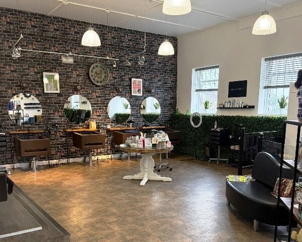 Detached Hair And Beauty Salon for Sale Detached Hair And Beauty Salon for Sale