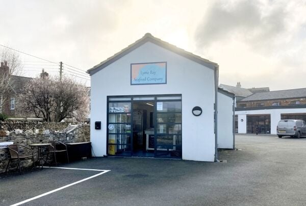 FISHMONGERS & WHOLESALE SEAFOOD SUPPLIES FISHMONGERS & WHOLESALE SEAFOOD SUPPLIES