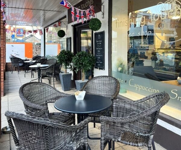 CAFÉ/COFFEE SHOP CAFÉ/COFFEE SHOP