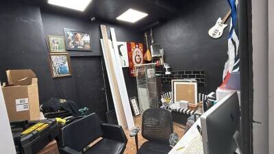 ESTABLISHED BARBER SHOP FOR SALE IN PRIME LOCATION ESTABLISHED BARBER SHOP FOR SALE IN PRIME LOCATION
