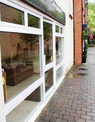 Retail Unit Currently Used As A Beauty Salon for Sale Retail Unit Currently Used As A Beauty Salon for Sale