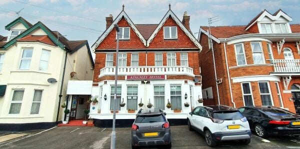 10 Bedroom Hotel With 2 Bedroom 2 Reception Owners Garden Flat