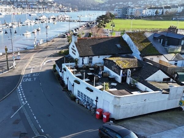 One of Devon’s Finest Waterside Freehouses For Sale in Dartmouth