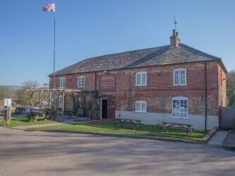WILTSHIRE - PROMINENT CANALSIDE FREEHOUSE IN VALE OF PEWSEY