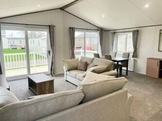 NOTTINGHAMSHIRE - TWO BEDROOM RESIDENTIAL LODGE WITH PARKING FOR 4 VEHICLES NOTTINGHAMSHIRE - TWO BEDROOM RESIDENTIAL LODGE WITH PARKING FOR 4 VEHICLES
