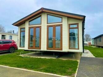 NOTTINGHAMSHIRE - THREE BEDROOM LUXURY LODGE WITH DRIVEWAY FOR 2 CARS NOTTINGHAMSHIRE - THREE BEDROOM LUXURY LODGE WITH DRIVEWAY FOR 2 CARS