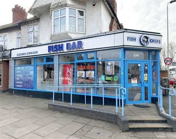 Spacious fish & chip takeaway, prominent Leicester corner