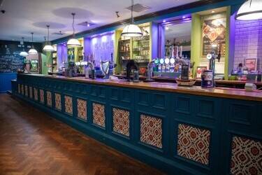 KENT - LARGE OPEN-PLAN PUB AND RESTAURANT KENT - LARGE OPEN-PLAN PUB AND RESTAURANT