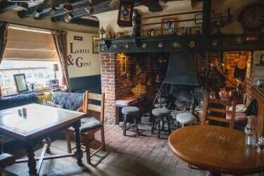 KENT - WELL-KNOWN HISTORIC PUB WITH FIVE LETTING ROOMS KENT - WELL-KNOWN HISTORIC PUB WITH FIVE LETTING ROOMS