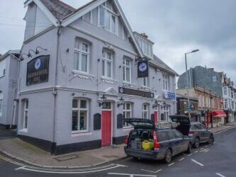 DEVON - PROMINENT WATERFRONT PUBLIC HOUSE WITH LETTING ROOMS IN SEASIDE TOWN DEVON - PROMINENT WATERFRONT PUBLIC HOUSE WITH LETTING ROOMS IN SEASIDE TOWN