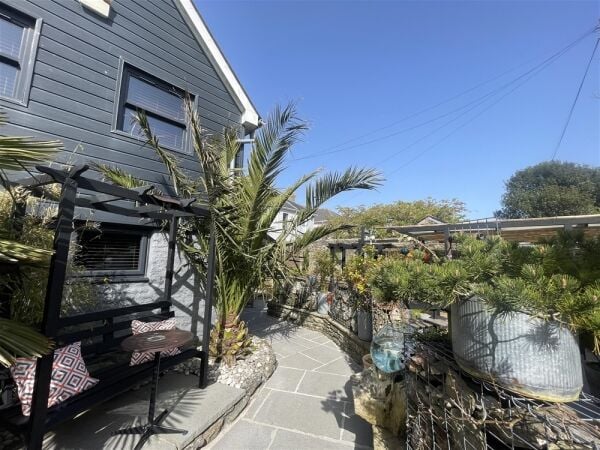 Charming Boutique Guest House set in the heart of the South Hams For Sale in Kingsbridge Charming Boutique Guest House set in the heart of the South Hams For Sale in Kingsbridge