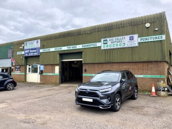 M.O.T, CAR SERVICING, AND REPAIR CENTRE