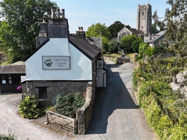 14C South Devon Village Freehouse For Sale in Totnes 14C South Devon Village Freehouse For Sale in Totnes