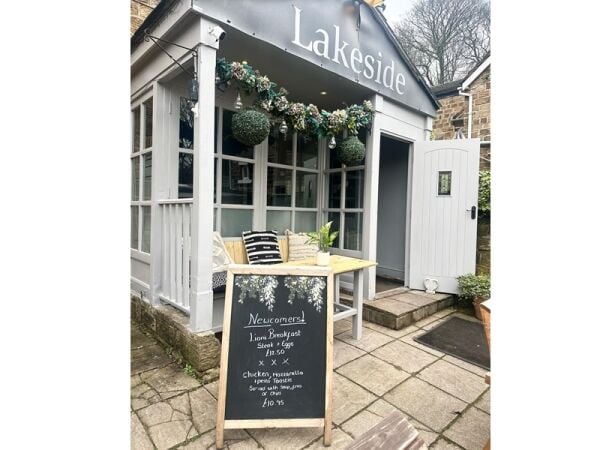 Lakeside Lifestyle – Vibrant Waterfront Bistro with Outdoor Dining Appeal Lakeside Lifestyle – Vibrant Waterfront Bistro with Outdoor Dining Appeal