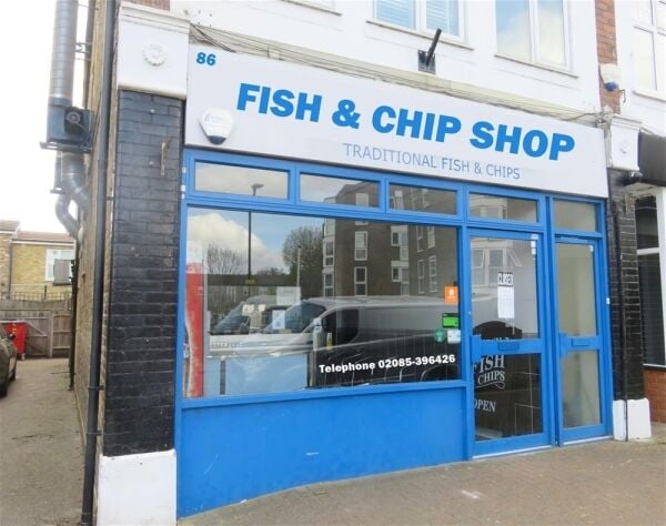 Evenings-only fish & chip shop, Hampton riverside