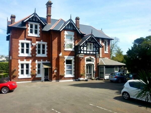 HOLIDAY LETTING ACCOMMODATION, INVESTMENT & DEVELOPMENT OPPORTUNITY HOLIDAY LETTING ACCOMMODATION, INVESTMENT & DEVELOPMENT OPPORTUNITY